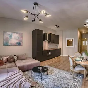  Apartment True Gem Downtown Next To Synagogue And Gozsdu Garden Area Hungary