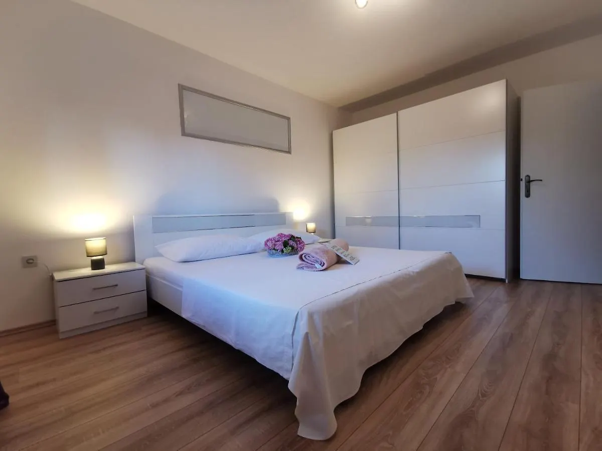 Apartment Leona Split
